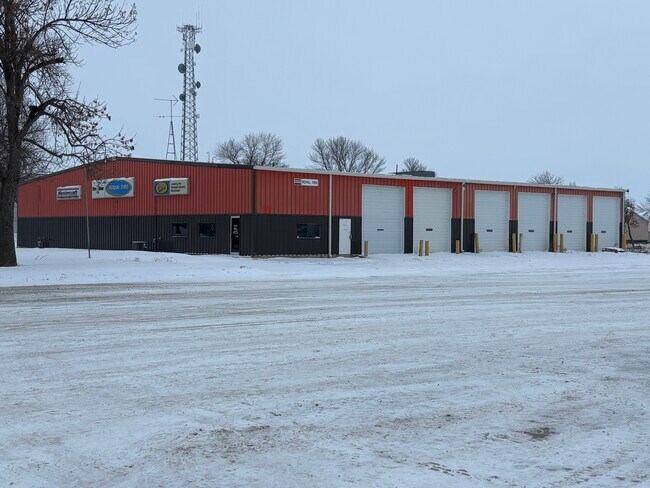 Plus de détails pour 1740 E College Dr, Marshall, MN - Industriel à louer