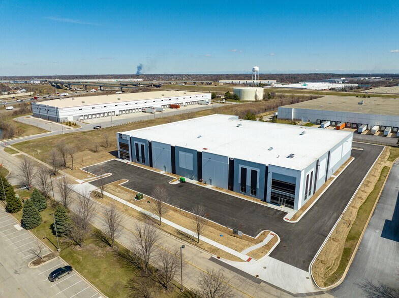 10321 Beaudin Boulevard, Woodridge, IL for lease - Building Photo - Image 2 of 12