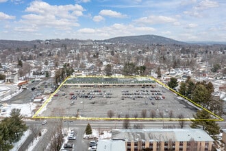 426-436 Blooming Grove Tpke, New Windsor Township, NY à louer Photo du bâtiment- Image 1 de 1