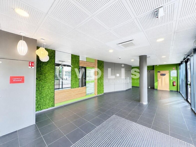 189 Chemin Du Bac À Traille, Caluire-et-Cuire for lease - Lobby - Image 2 of 5