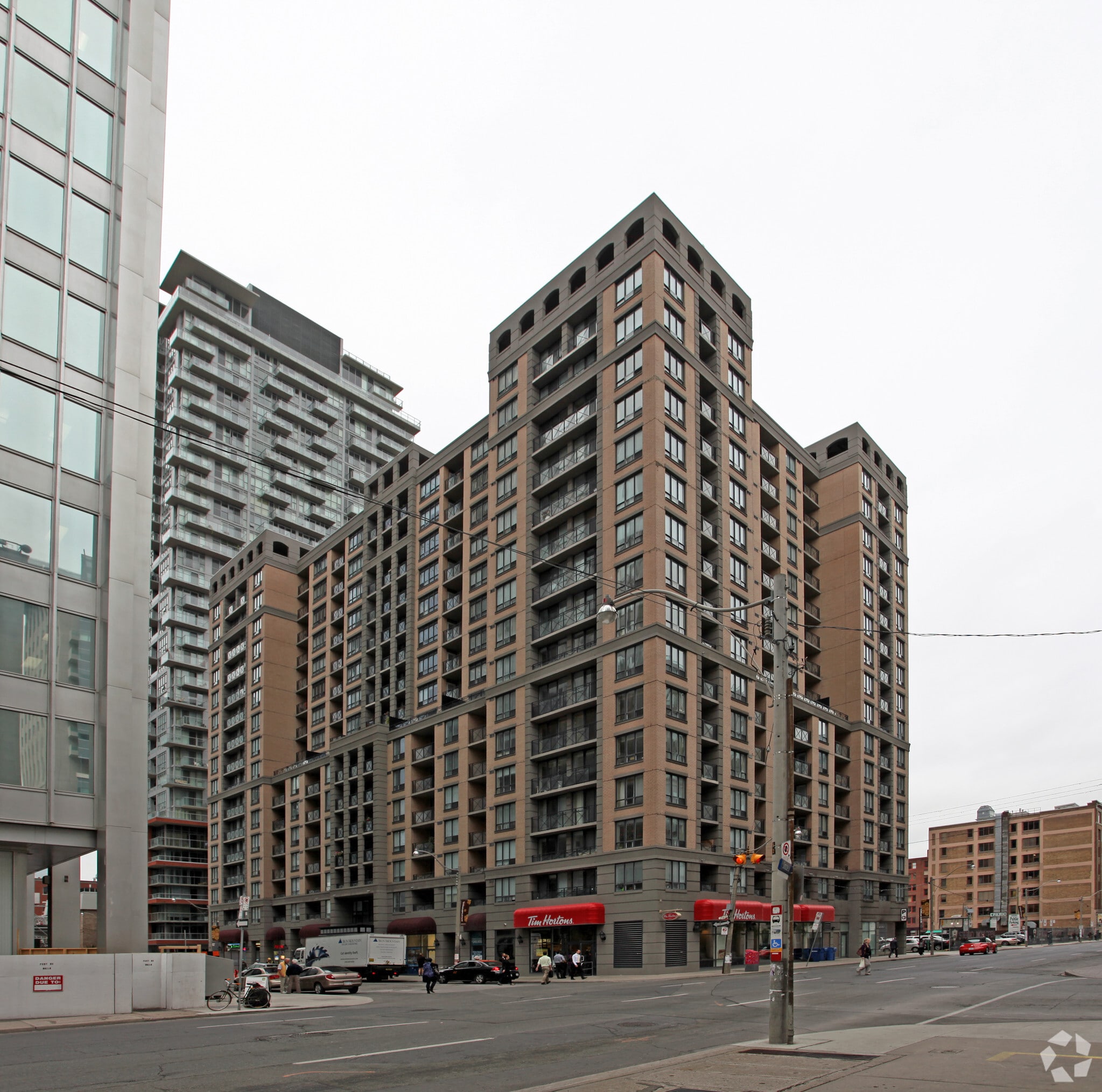 140 Simcoe St, Toronto, ON for lease Primary Photo- Image 1 of 6