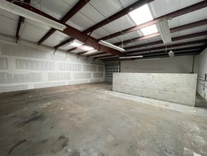 860 S River Rd, Englewood, FL for lease Interior Photo- Image 1 of 13