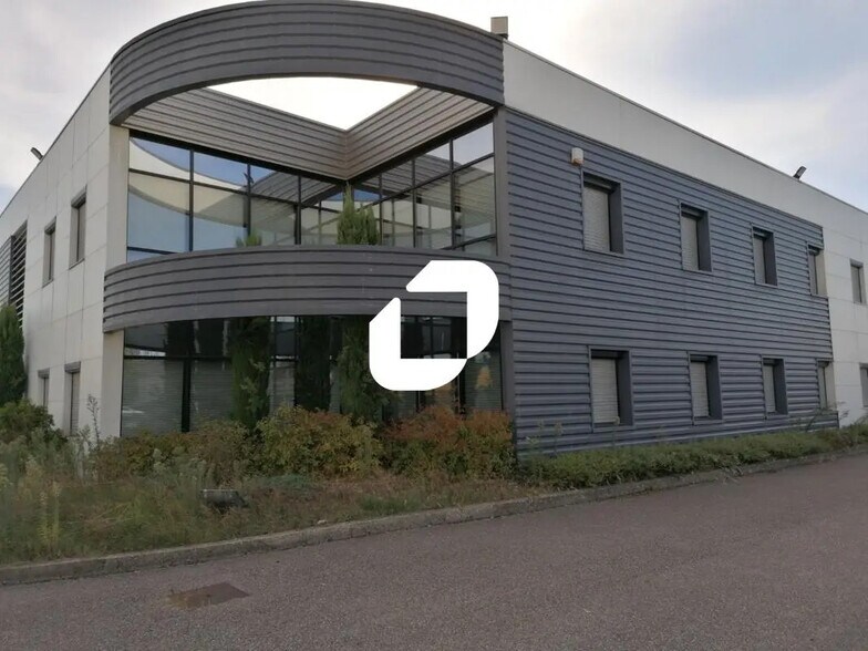 Bureau dans Saint-Priest à louer - Photo du bâtiment - Image 2 de 14