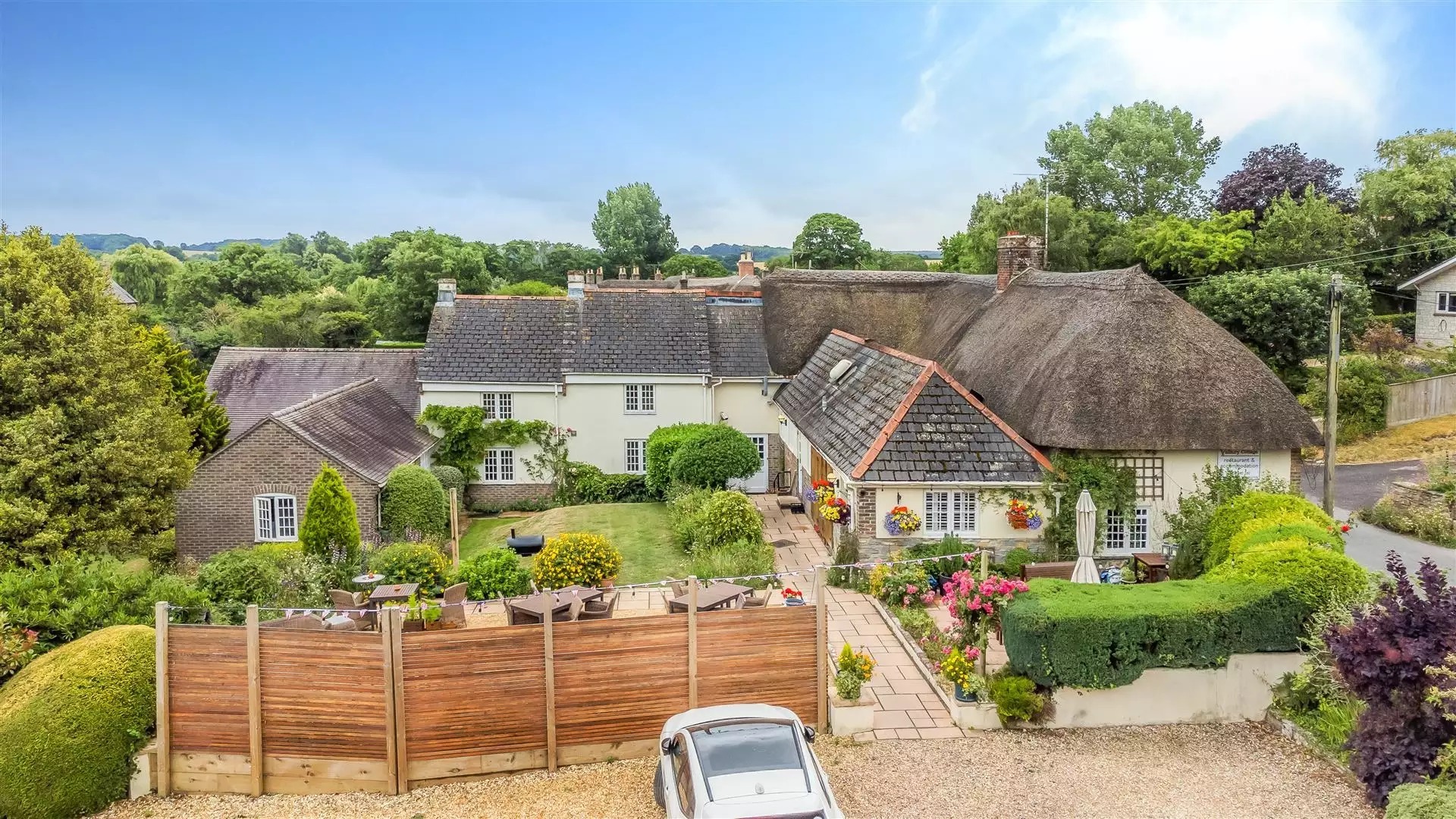 Yalbury Cottage, Dorchester for sale Primary Photo- Image 1 of 17