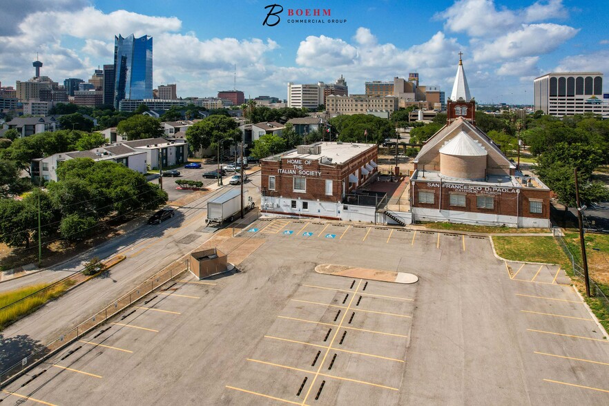 201 Piazza Italia, San Antonio, TX à louer - Photo du b timent - Image 3 de 62