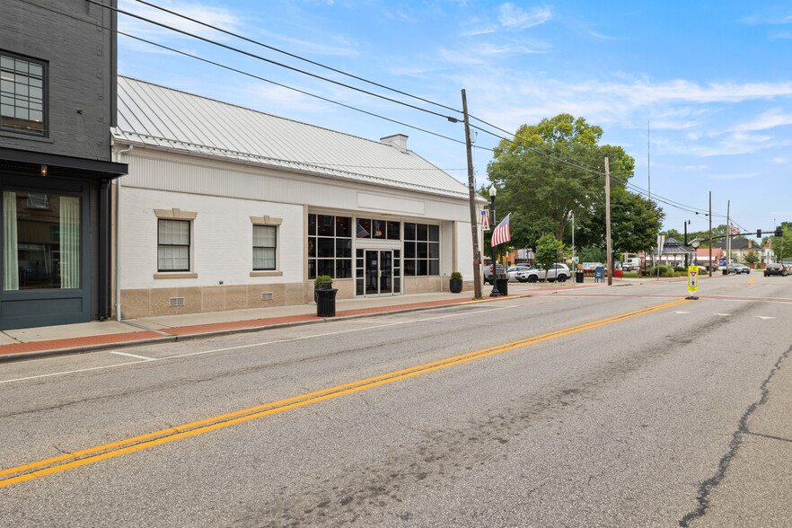 39 S Main St, Johnstown, OH for lease - Building Photo - Image 2 of 27