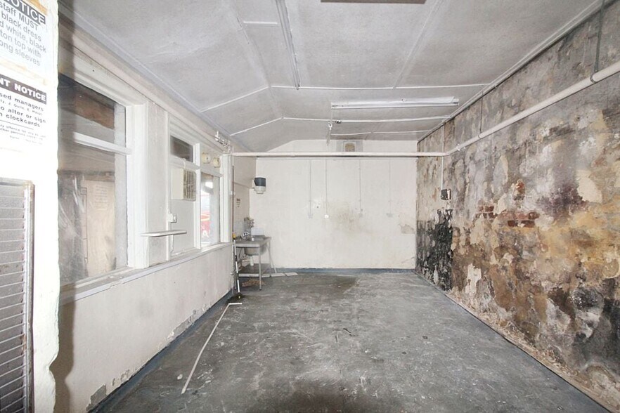 92 Collingwood St, Coundon à vendre - Photo intérieure - Image 2 de 4