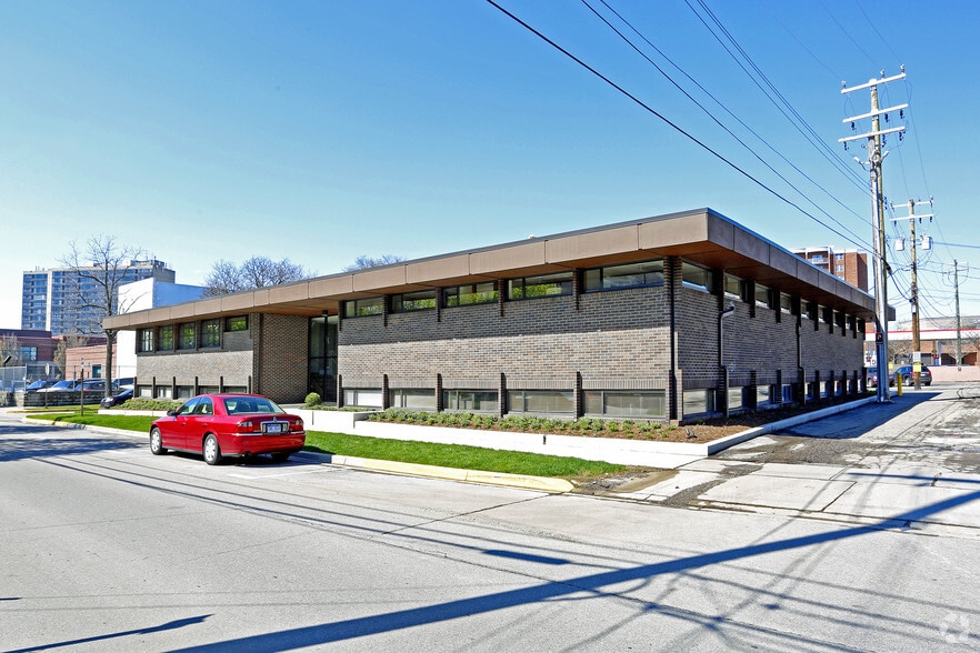 751 Chestnut St, Birmingham, MI à louer - Photo du bâtiment - Image 3 de 9