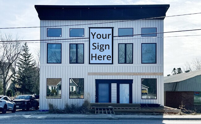 Plus de détails pour 42 Ontario St, Lambton Shores, ON - Commerce de détail à vendre