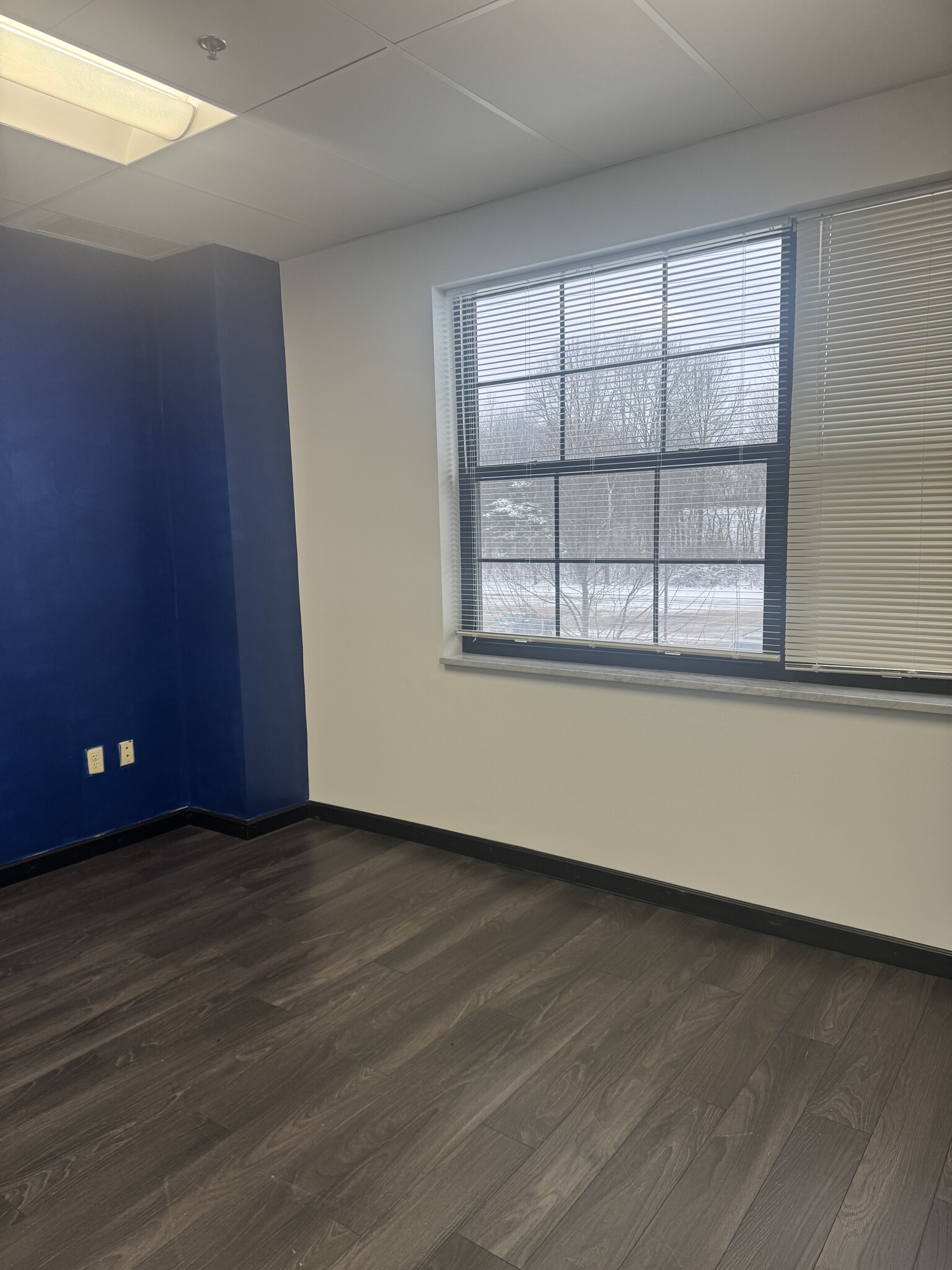 599 W Bagley Rd, Berea, OH for lease Interior Photo- Image 1 of 4