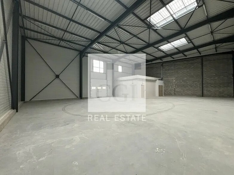 45 Boucle De La Ramée, Saint-Quentin-Fallavier for sale - Interior Photo - Image 2 of 20