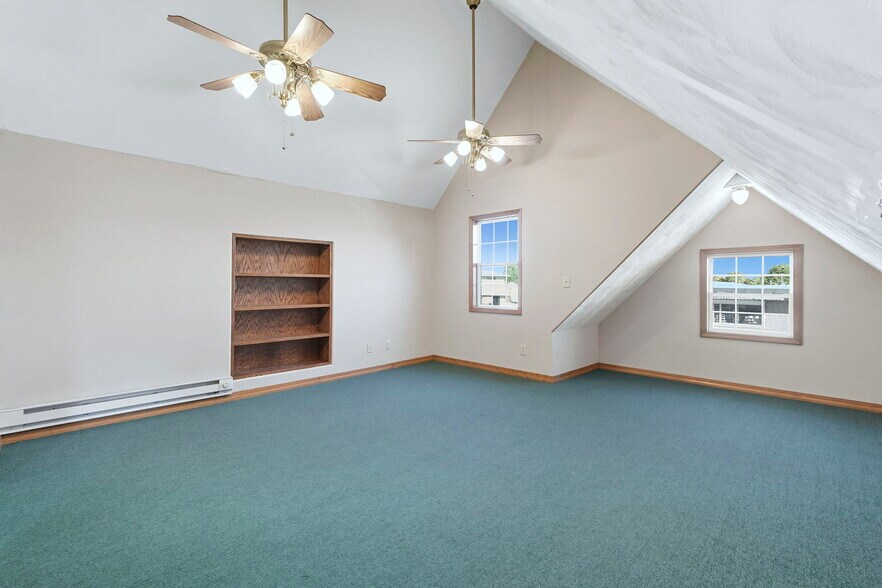 1804 E Center St, Warsaw, IN à vendre - Photo du bâtiment - Image 2 de 38