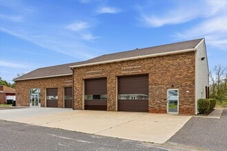525 Oakland Ave, Berlin, NJ for sale Interior Photo- Image 2 of 23
