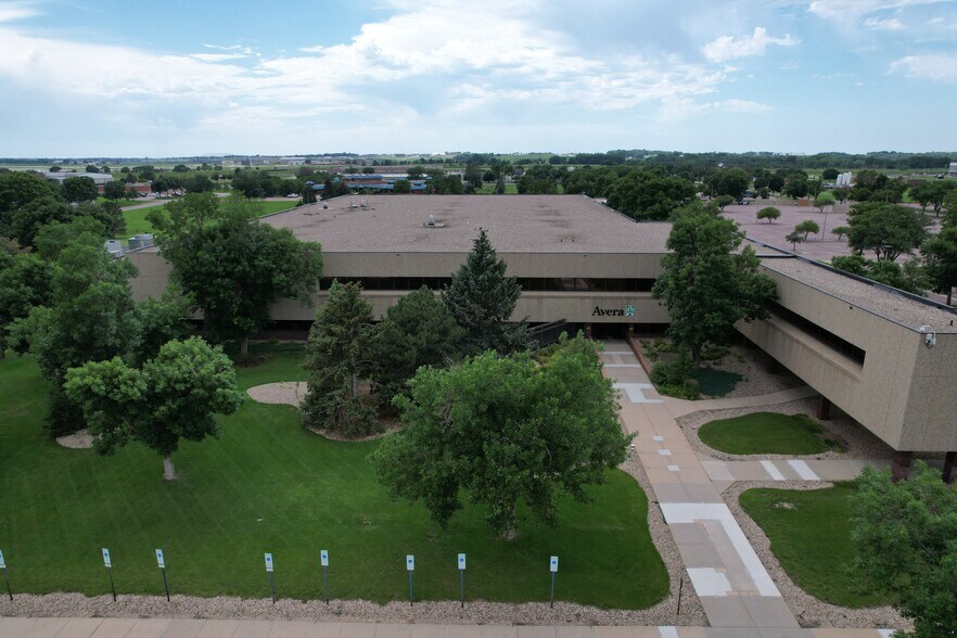 500 E 56th St N, Sioux Falls, SD à vendre - Photo du bâtiment - Image 1 de 14