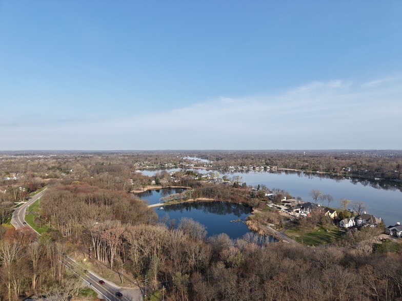 6100 Pontiac Trail, West Bloomfield, MI à vendre - Photo principale - Image 1 de 6