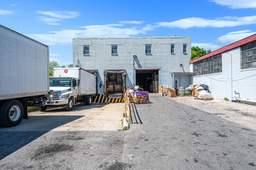 1245 Marconi Blvd, Copiague, NY à vendre - Photo du bâtiment - Image 3 de 17