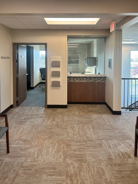 2741 NE McBaine Dr, Lee's Summit, MO for lease - Interior Photo - Image 3 of 8