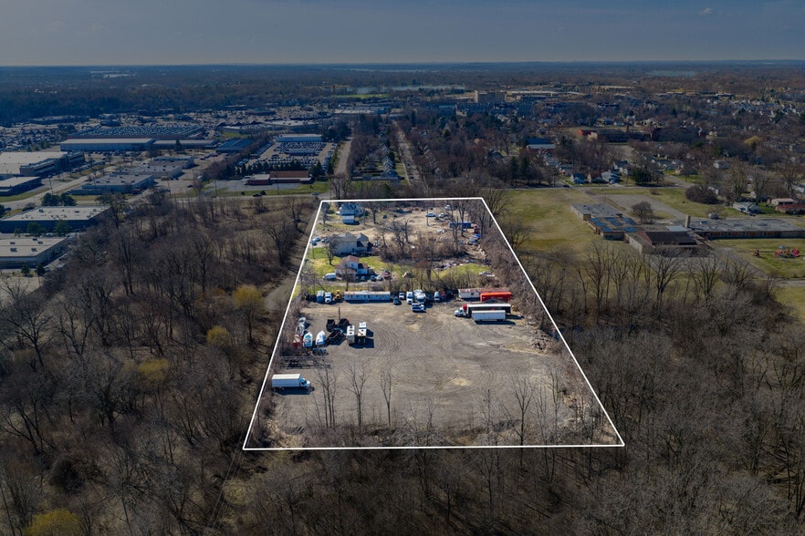 424 Fremont St, Bloomfield Hills, MI for sale - Primary Photo - Image 1 of 18