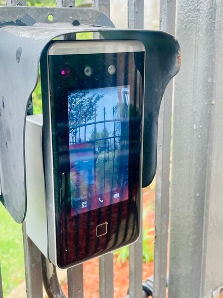 5526 S Indiana Ave, Chicago, IL for sale - Building Photo - Image 2 of 18