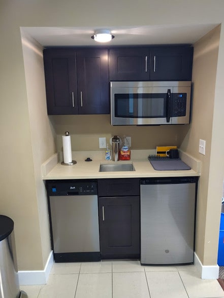 6803 Whittier Ave, McLean, VA for lease - Interior Photo - Image 1 of 5