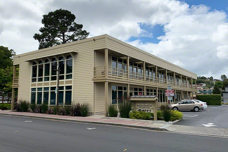 940 Emmett Ave, Belmont, CA à louer - Photo du bâtiment - Image 1 de 1