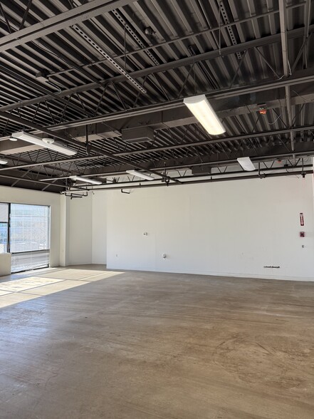 251-255 Exchange Pl, Herndon, VA for lease - Building Photo - Image 3 of 8