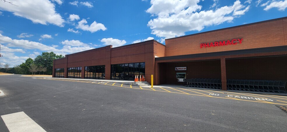 1201 E Main St, Pulaski, VA à louer - Photo du bâtiment - Image 2 de 12