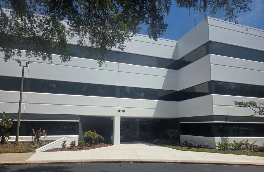 5110 Eisenhower Blvd, Tampa, FL à louer - Photo du bâtiment - Image 2 de 7