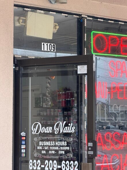 1101-1149 S Hwy 6, Houston, TX for lease - Building Photo - Image 2 of 10