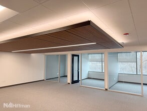 535 E Diehl Rd, Naperville, IL à louer Photo intérieure- Image 2 de 5