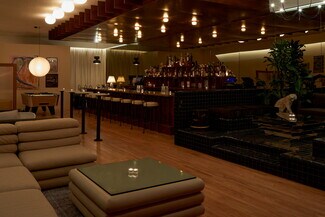 Plus de détails pour 7746 Santa Monica Blvd, West Hollywood, CA - Commerce de détail à louer