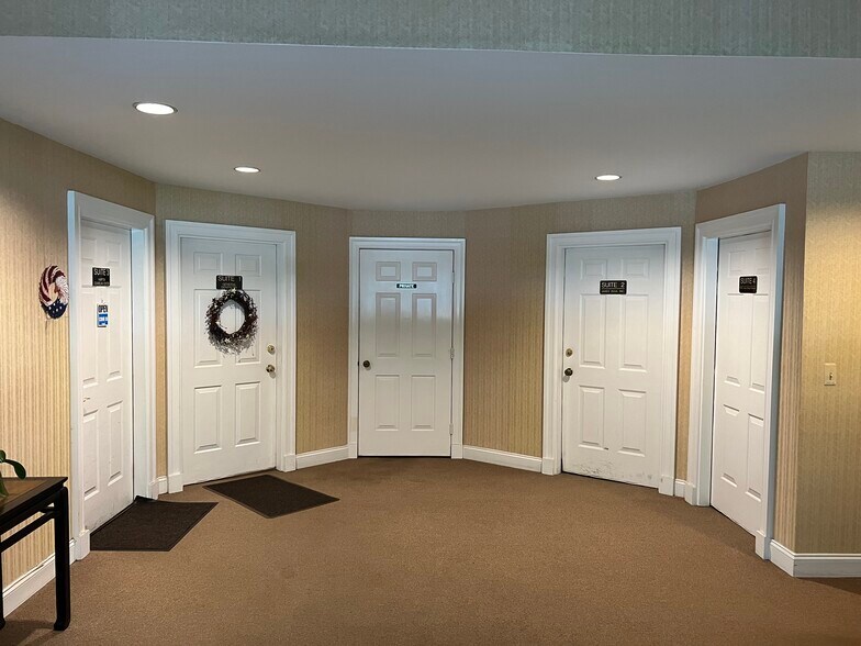 1-8 Manor Dr, Hampton, NJ for sale - Interior Photo - Image 1 of 1