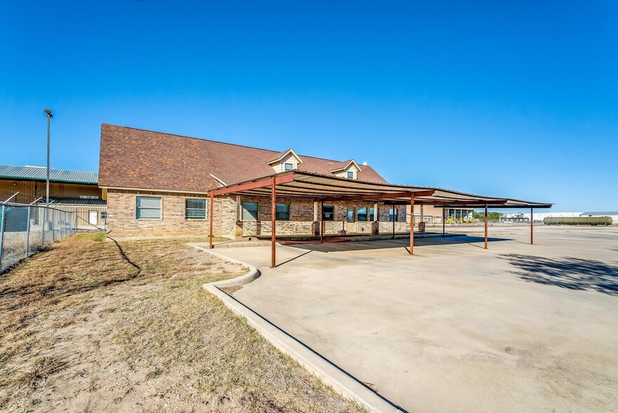 520 Tradeway Dr, Mineral Wells, TX à vendre - Photo du b timent - Image 3 de 38