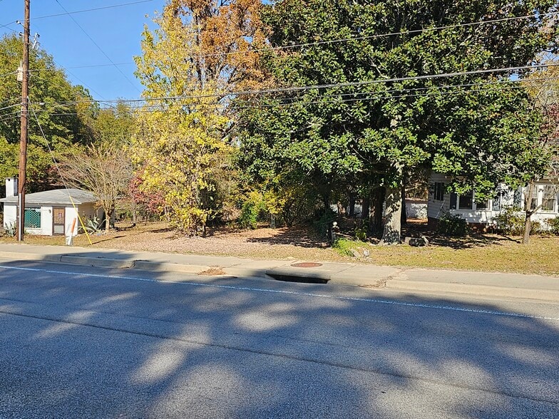 1607 S Lake Dr, Lexington, SC à vendre - Photo du bâtiment - Image 2 de 4