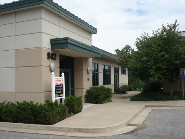 982 Parkside Village Ln, Osage Beach, MO à vendre - Photo du bâtiment - Image 3 de 11