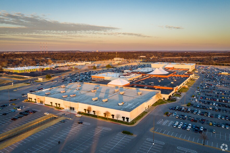 14002 E 21st St, Tulsa, OK for sale - Building Photo - Image 2 of 16