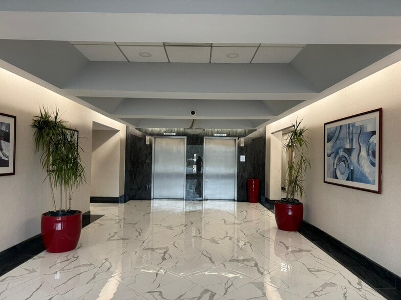100 Davidson Ave, Somerset, NJ for lease - Lobby - Image 2 of 10