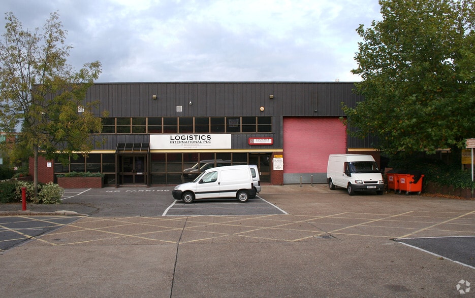 Lion Park Ave, Chessington for lease - Building Photo - Image 2 of 3
