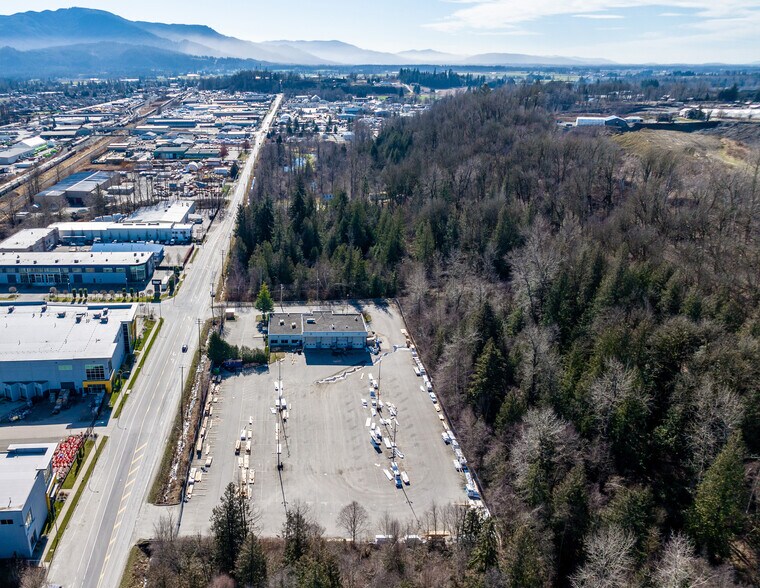 1225 Riverside Rd, Abbotsford, BC à louer - Photo du bâtiment - Image 3 de 4