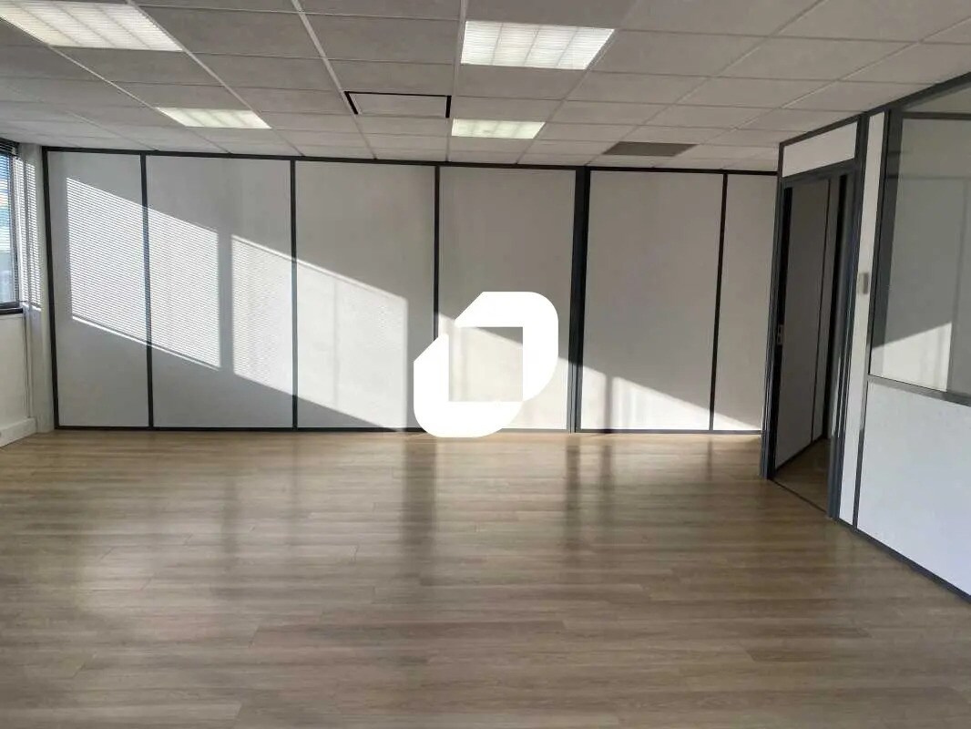 Office in Gradignan for lease Interior Photo- Image 1 of 13