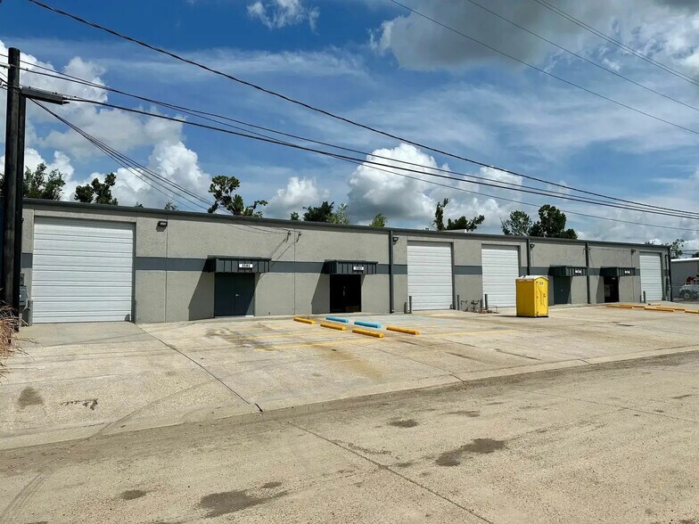 3101-3107 La Place Ln, Laplace, LA à louer - Photo du bâtiment - Image 3 de 6
