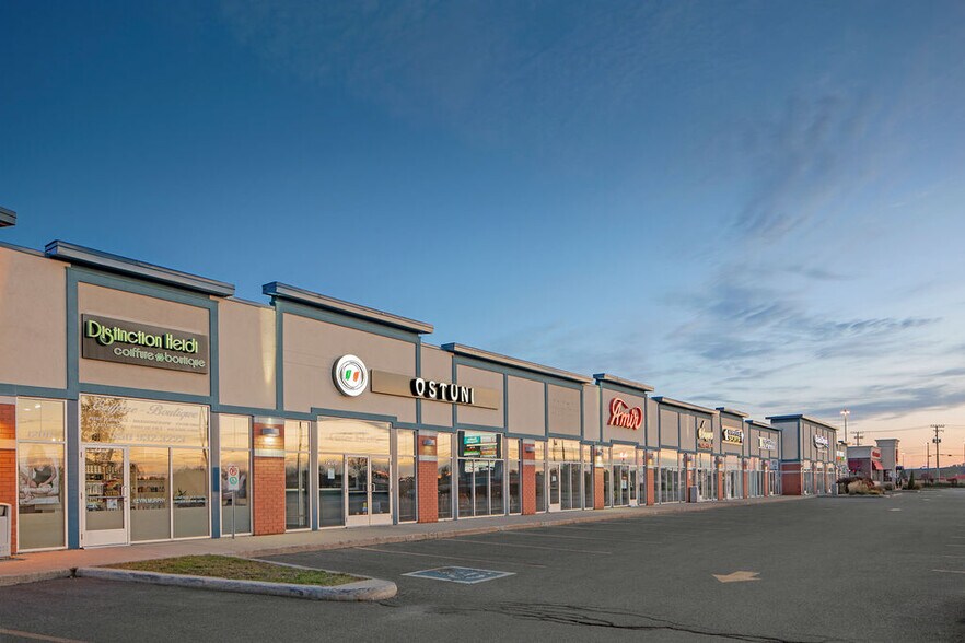 1198-1252 Rue Yves-Blais, Terrebonne, QC à louer - Photo du bâtiment - Image 3 de 6