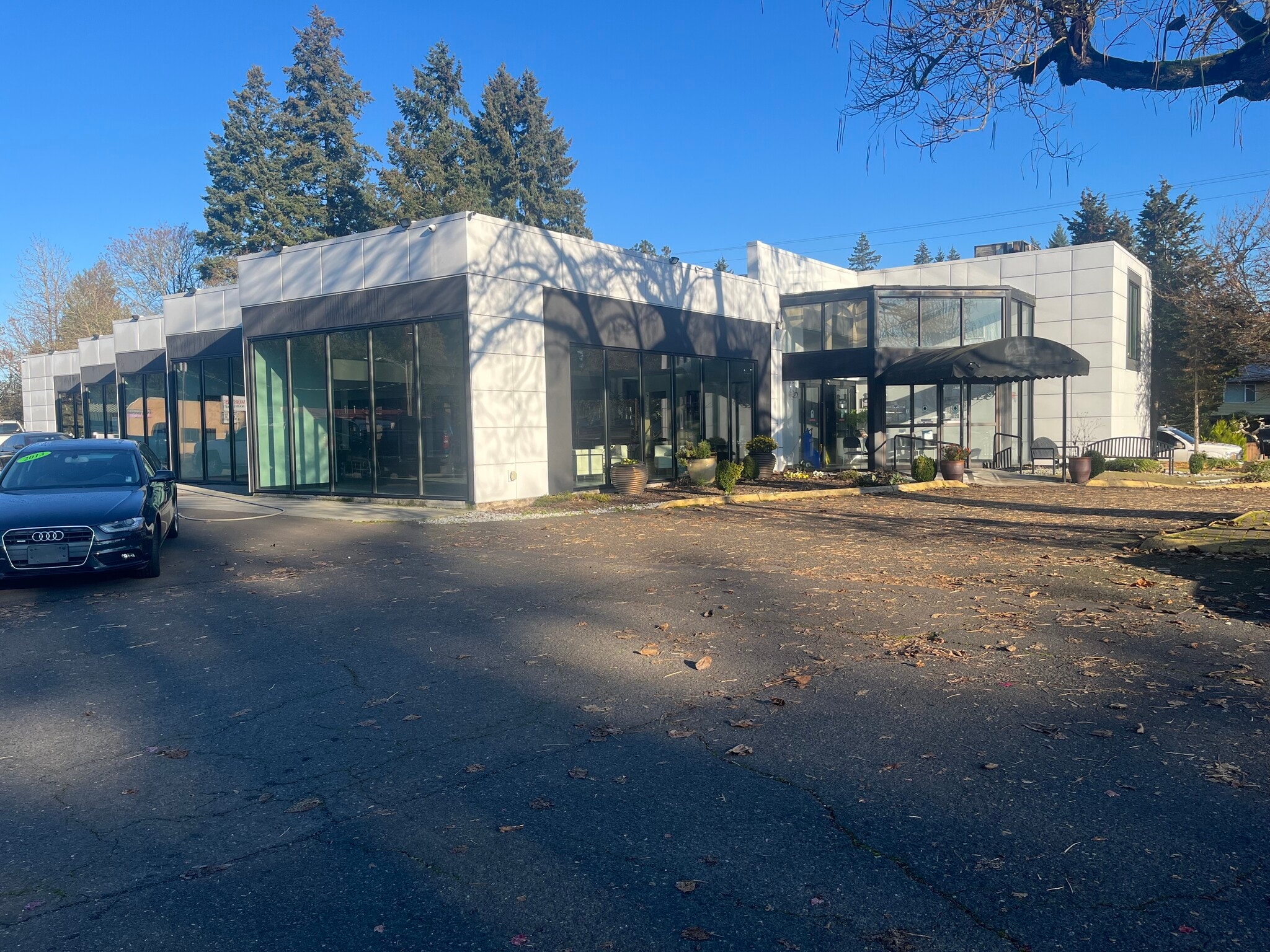 19120 SE Mcloughlin Blvd, Portland, OR for lease Primary Photo- Image 1 of 10