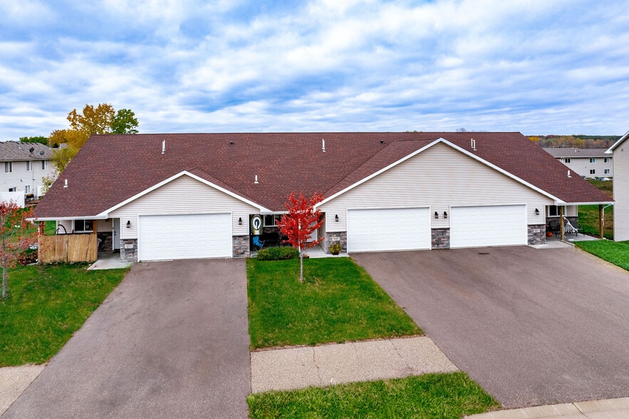 Townhome Portfolio, New Richmond, WI à vendre - Photo du bâtiment - Image 2 de 3