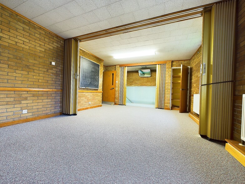 4 Upper Bourtree Dr, Rutherglen for lease - Interior Photo - Image 3 of 4