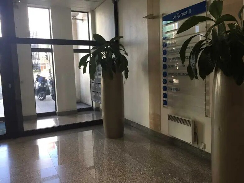 Bureau dans Bagnolet à louer - Hall d’entrée - Image 3 de 9