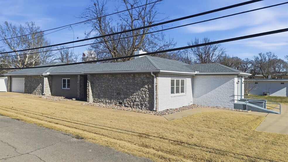 1718 W Broadway St, Collinsville, OK à vendre - Photo du bâtiment - Image 2 de 20