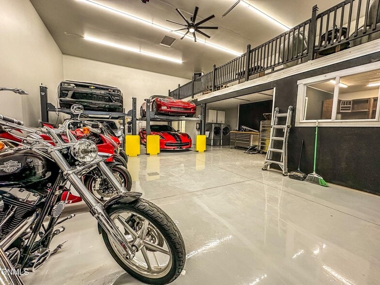 1409 Lockheed Dr, Bismarck, ND for sale - Interior Photo - Image 1 of 8