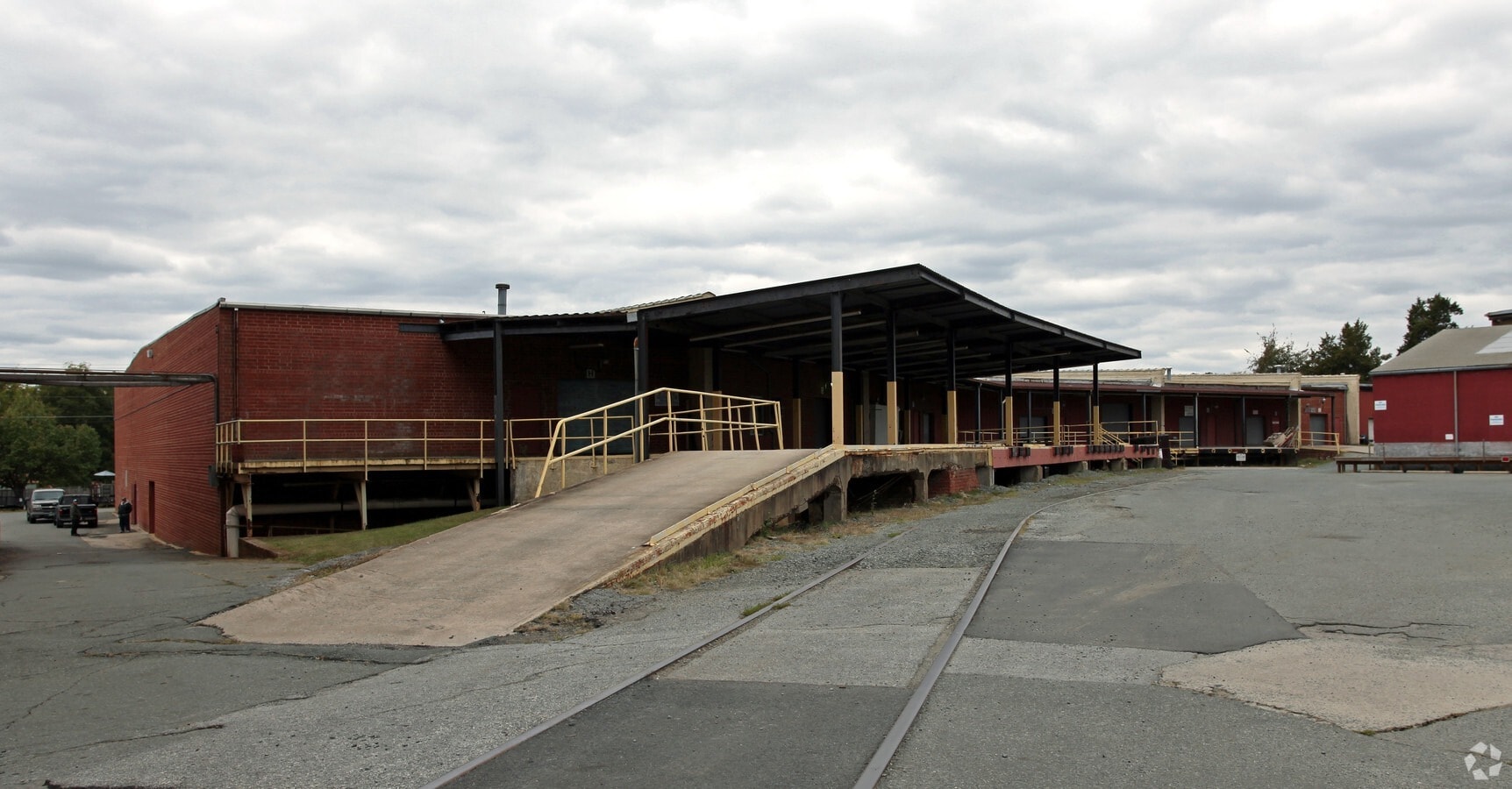 176 E Railroad Ave, Gibsonville, NC à louer Photo du bâtiment- Image 1 de 8