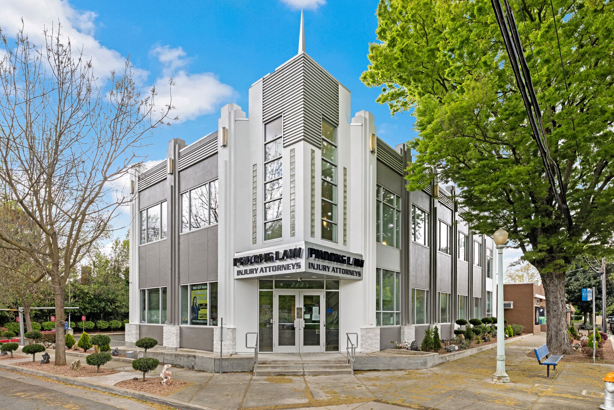 2725 Riverside Blvd, Sacramento, CA à louer Photo principale- Image 1 de 14